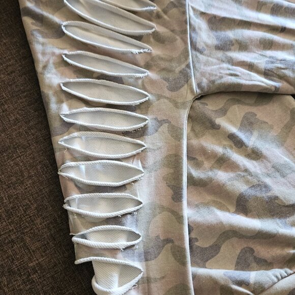 Distressed camouflage crew neck*NWOT* - Picture 2 of 4